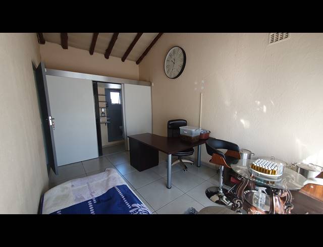 3 BEDROOM FREEHOLD FOR SALE IN BRACKENDOWNS